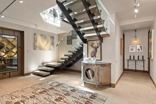 a view of entryway and hall