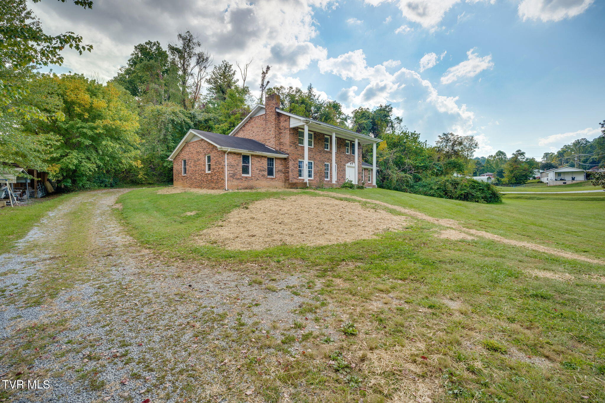 2531 Bob Little Road Elizabethton, TN 37643 - Photo 3 of 48 002