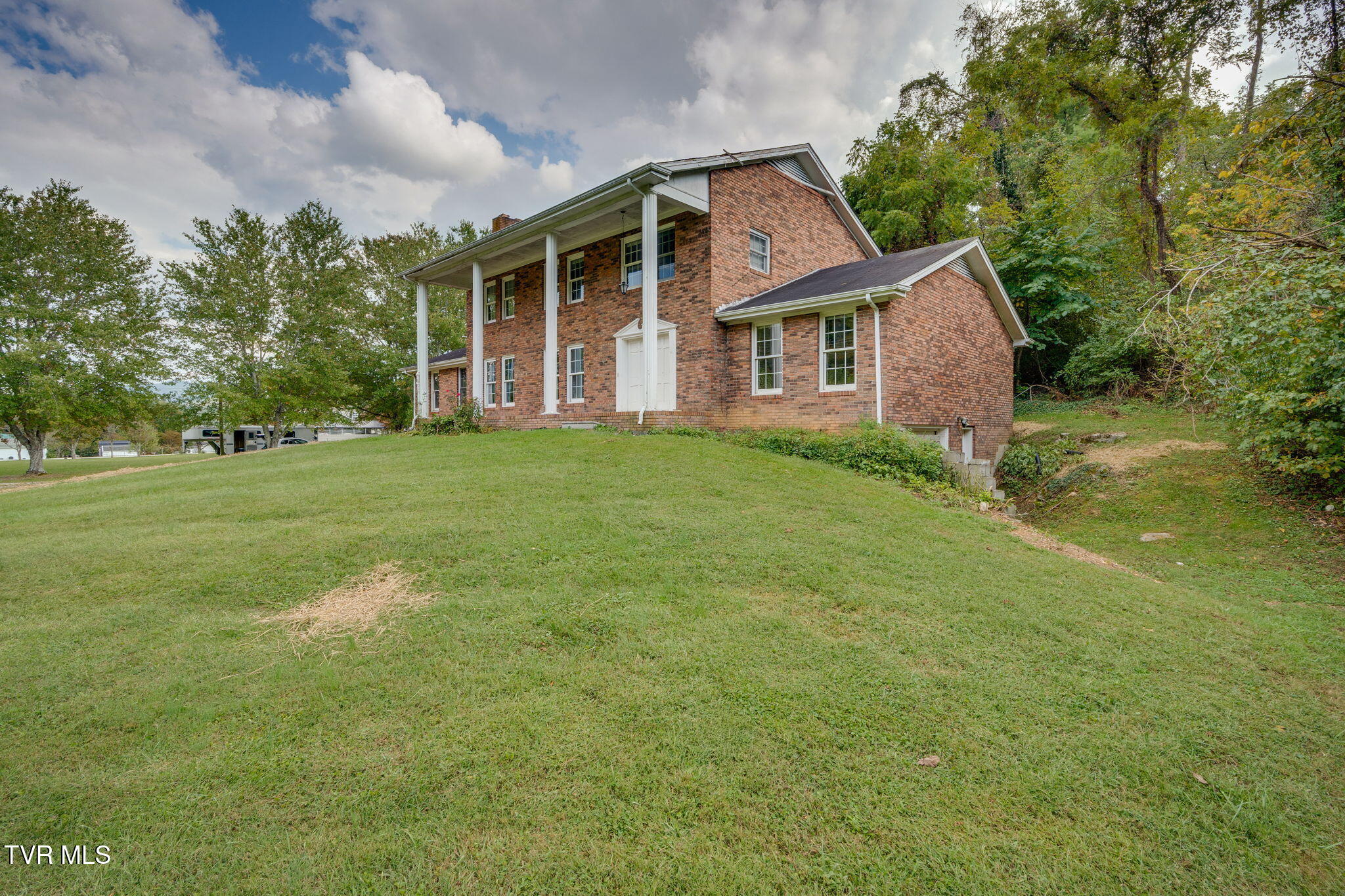 2531 Bob Little Road Elizabethton, TN 37643 - Photo 4 of 48 003