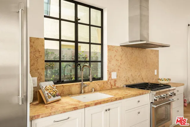 $1,895,000 | 207 Entrada Drive, Santa Monica, CA 90402