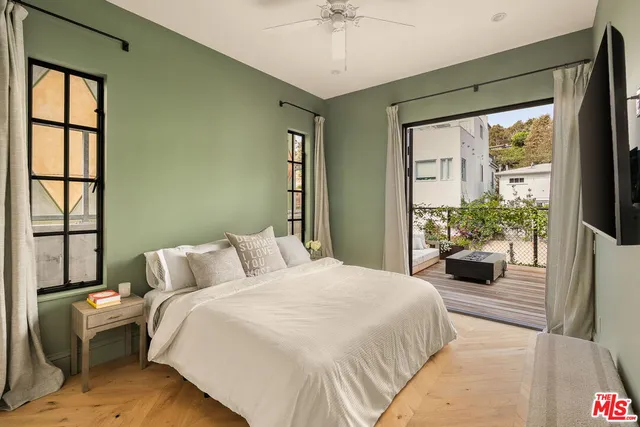 $1,895,000 | 207 Entrada Drive, Santa Monica, CA 90402