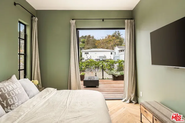 $1,895,000 | 207 Entrada Drive, Santa Monica, CA 90402