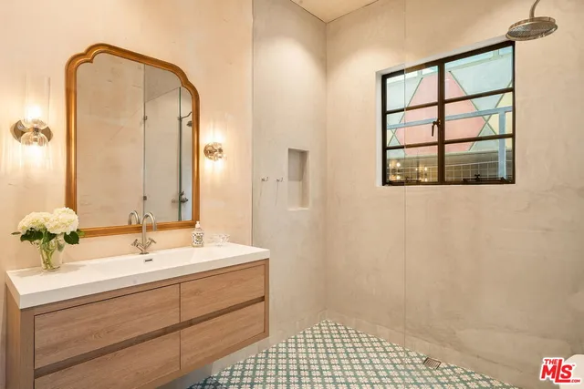 $1,895,000 | 207 Entrada Drive, Santa Monica, CA 90402