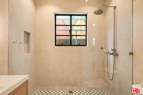 $1,895,000 | 207 Entrada Drive, Santa Monica, CA 90402