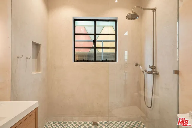 $1,895,000 | 207 Entrada Drive, Santa Monica, CA 90402