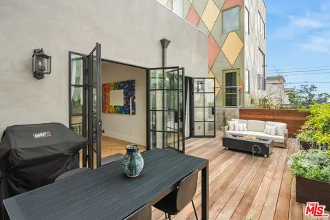 $1,895,000 | 207 Entrada Drive, Santa Monica, CA 90402