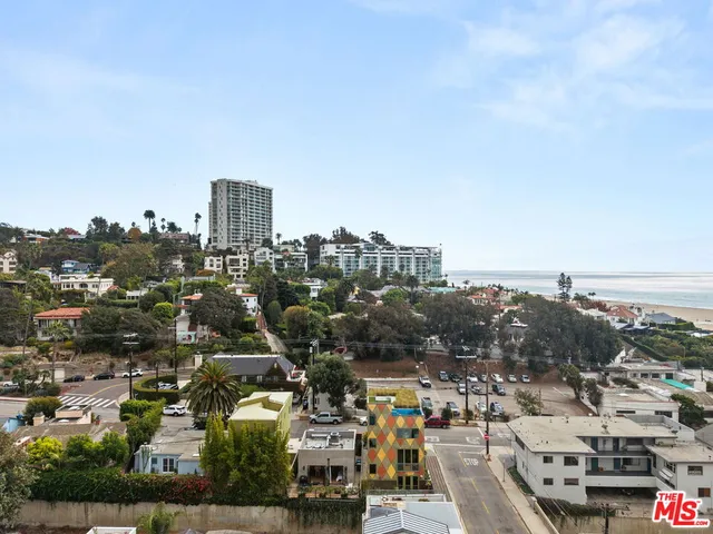 $1,895,000 | 207 Entrada Drive, Santa Monica, CA 90402