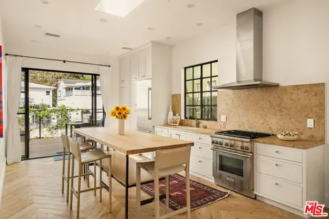 $1,895,000 | 207 Entrada Drive, Santa Monica, CA 90402