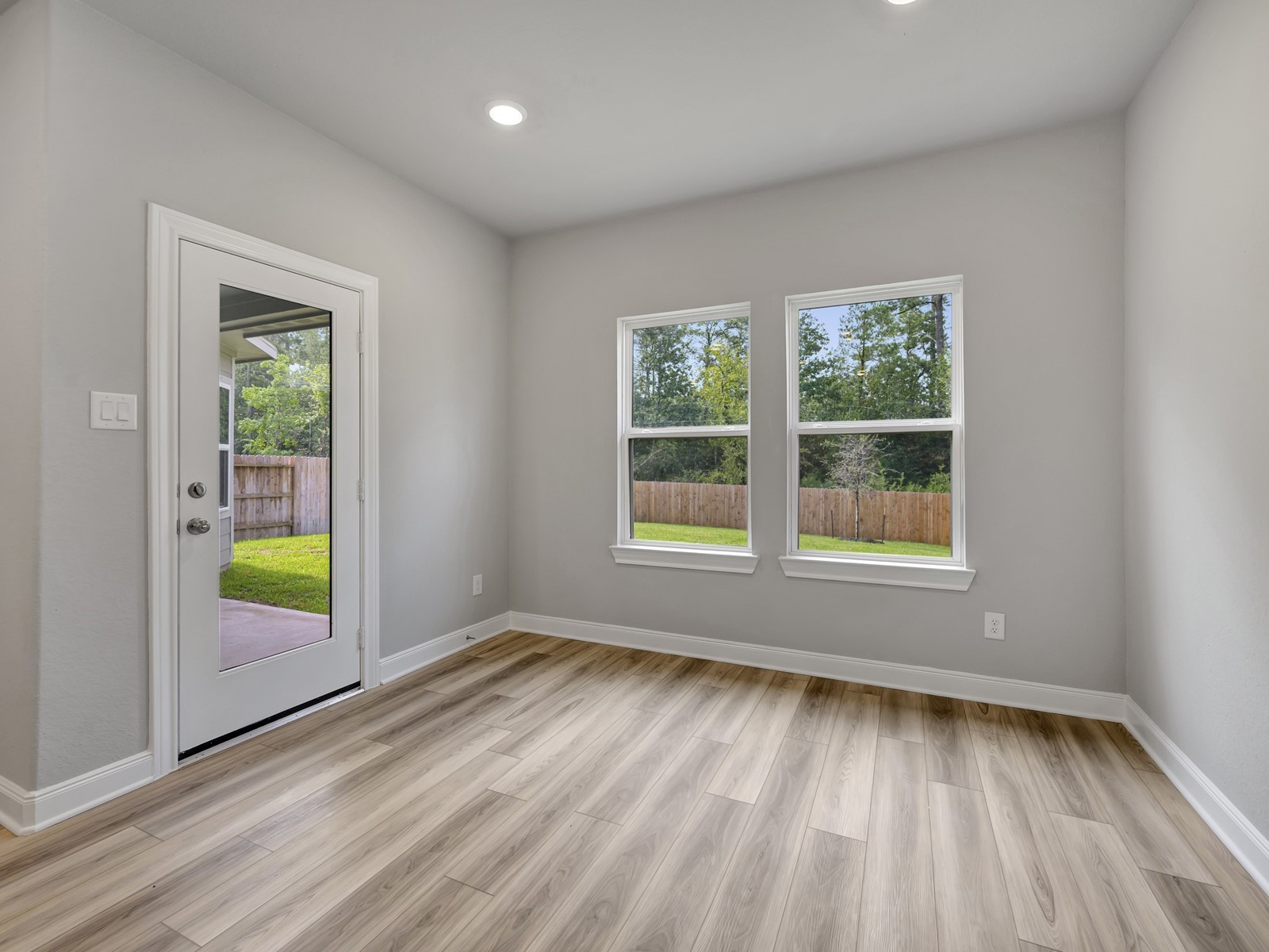 1645 Hopson Ranch Drive Conroe, TX 77301 - Photo 6 of 33 an empty room with window