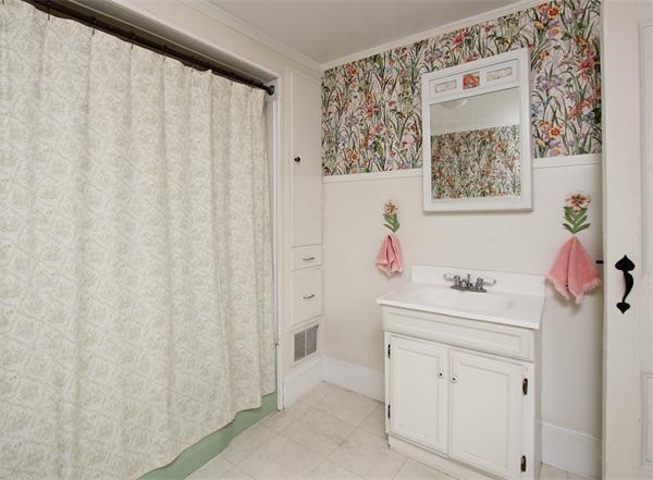 31 Topsfield Road Wenham, MA 01984 - Photo 18 of 23 Gallery Image 18