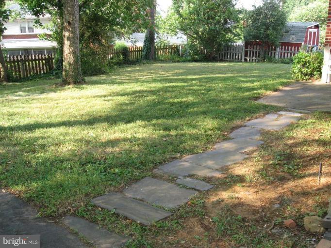 810 Seaword Road Towson, MD 21286 - Photo 3 of 27 Back yard