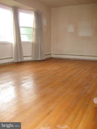 810 Seaword Road Towson, MD 21286 - Photo 4 of 27 Living Room