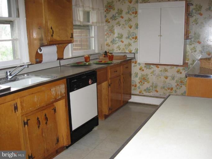 810 Seaword Road Towson, MD 21286 - Photo 6 of 27 Kitchen