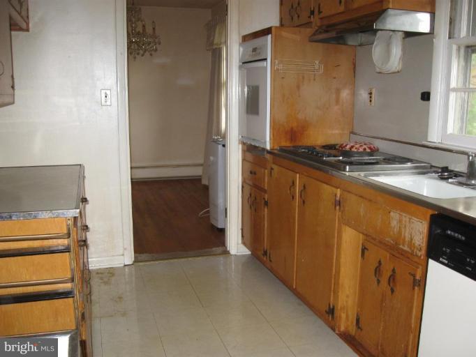 810 Seaword Road Towson, MD 21286 - Photo 8 of 27 Kitchen/Dining Room