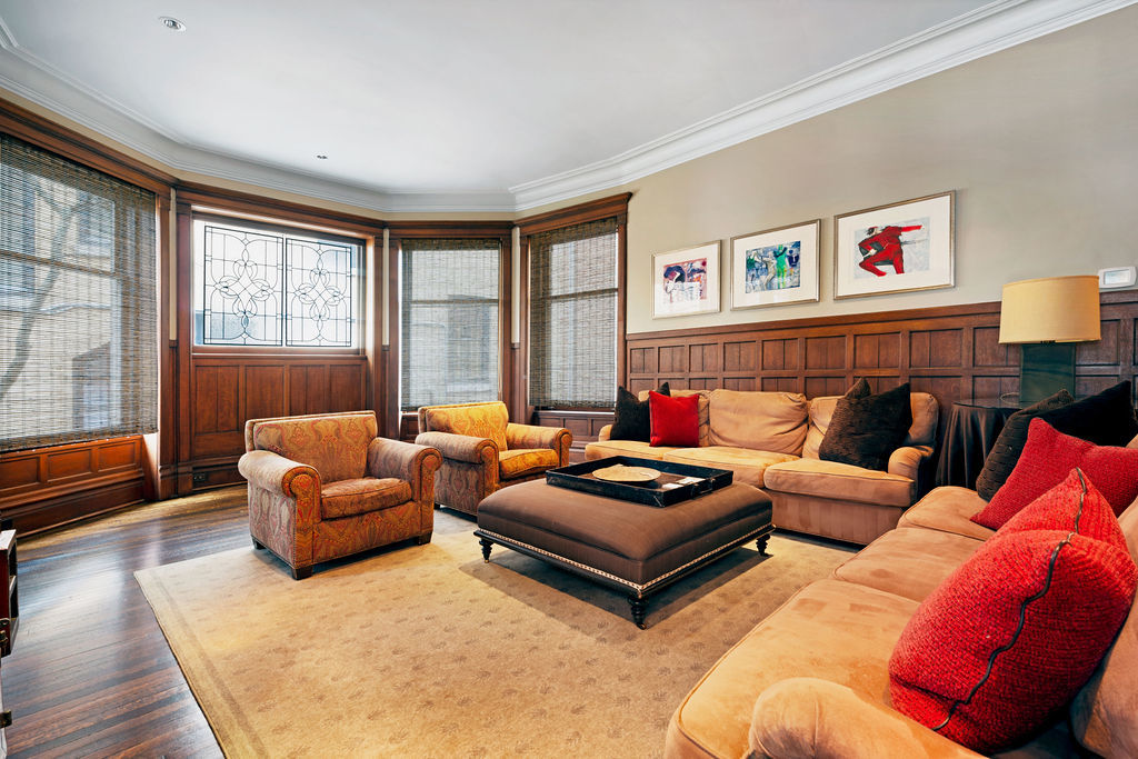 643 West Deming Place Chicago, IL 60614 - Photo 21 of 44 a living room with furniture and a couch