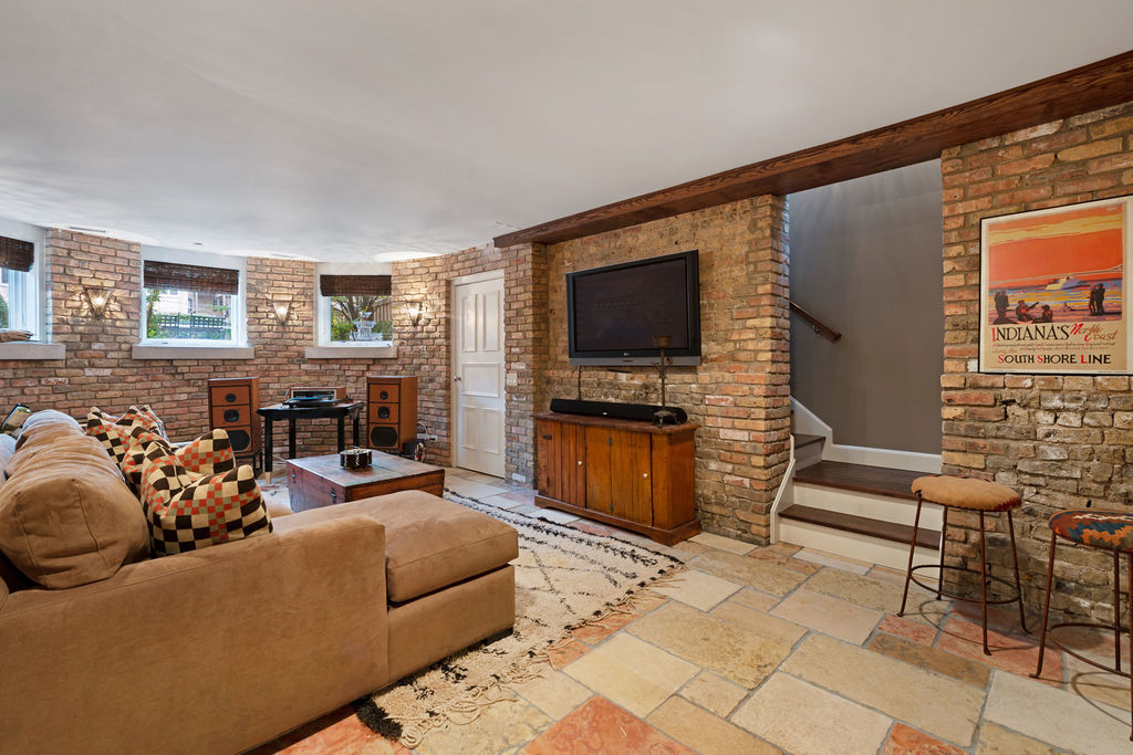 643 West Deming Place Chicago, IL 60614 - Photo 22 of 44 a living room with furniture and a flat screen tv
