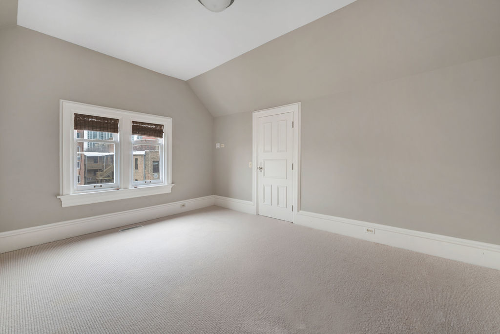 643 West Deming Place Chicago, IL 60614 - Photo 38 of 44 an empty room with windows