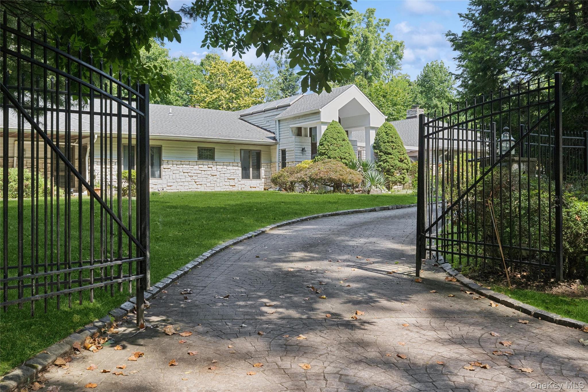 1 Engineers Road Roslyn, NY 11576 - Photo 38 of 39 Gallery Image 38