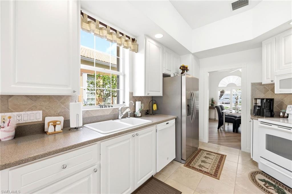 7758 Tommasi Court Naples, FL 34114 - Photo 10 of 49