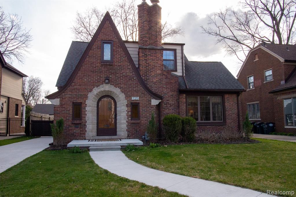 725 Lincoln Road Grosse Pointe, MI 48230 - Photo 1 of 68 Gallery Image 1