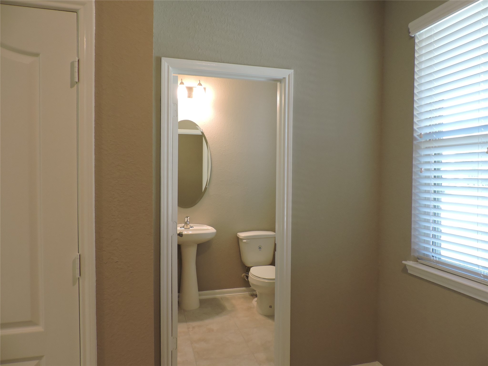 1102 Upton Court Conroe, TX 77304 - Photo 4 of 30 a bathroom with a toilet