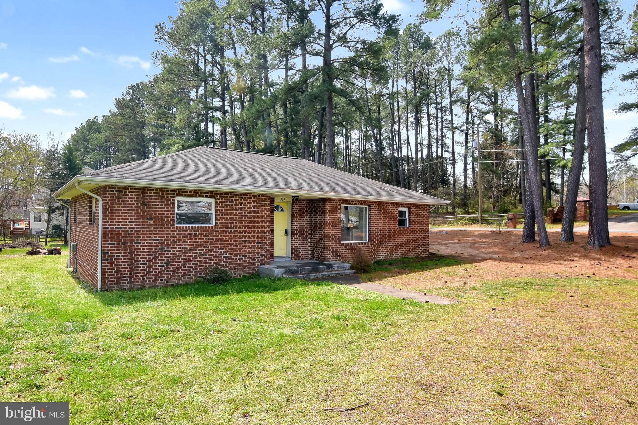 319 Ferry Road Fredericksburg, VA 22405 - Photo 2 of 25 Gallery Image 2