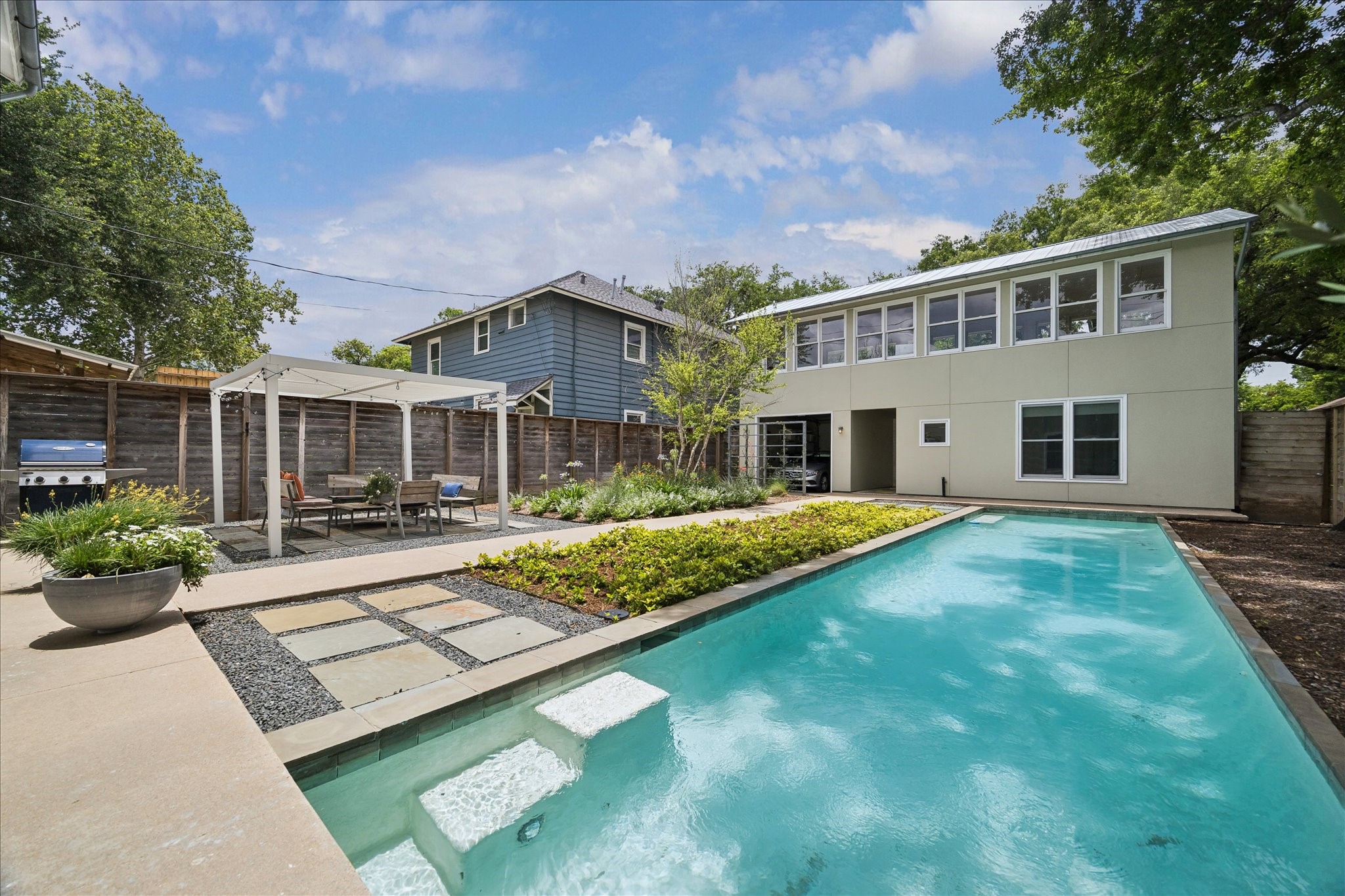 1418 Kipling Street Houston, TX 77006 - Photo 26 of 42 View of the building closest to the street as seen from the NW side of the pool.
