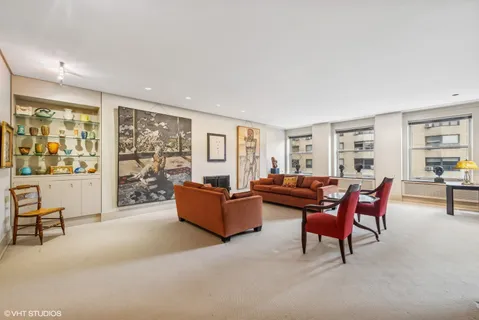 $625,000 | 442 West Wellington Avenue, Unit 2W, Chicago, IL 60657
