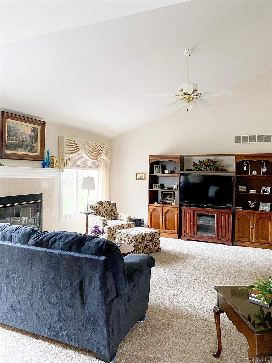 560 Misty Brook Lane Rochester, MI 48307 - Photo 10 of 42 IMG_7487.jpg