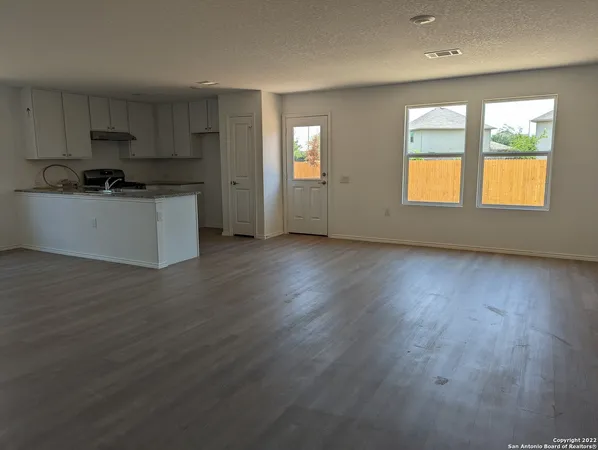 $1,880 | 7350 Rosada Way, San Antonio, TX 78218