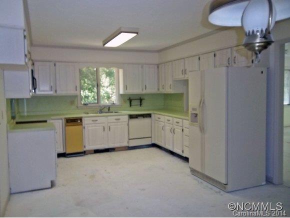136 Pleasant Hill Road Flat Rock, NC 28739 - Photo 7 of 16 Gallery Image 7