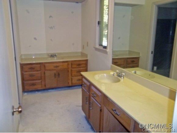 136 Pleasant Hill Road Flat Rock, NC 28739 - Photo 9 of 16 Gallery Image 9