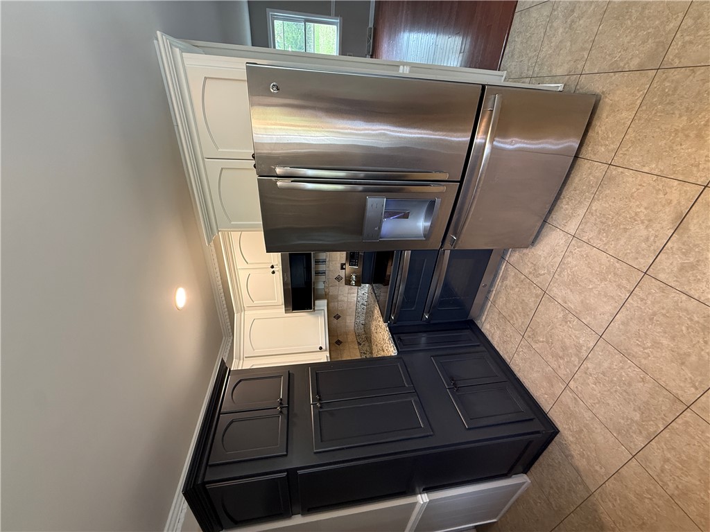 101 Maria Lane Seneca, SC 29678 - Photo 12 of 31 This modern kitchen features stainless steel appliances and ample cabinetry.