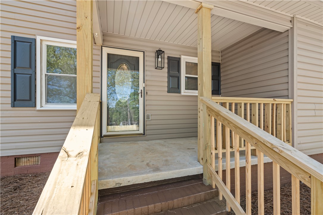101 Maria Lane Seneca, SC 29678 - Photo 4 of 31 Welcome to a home featuring classic siding and a welcoming porch.