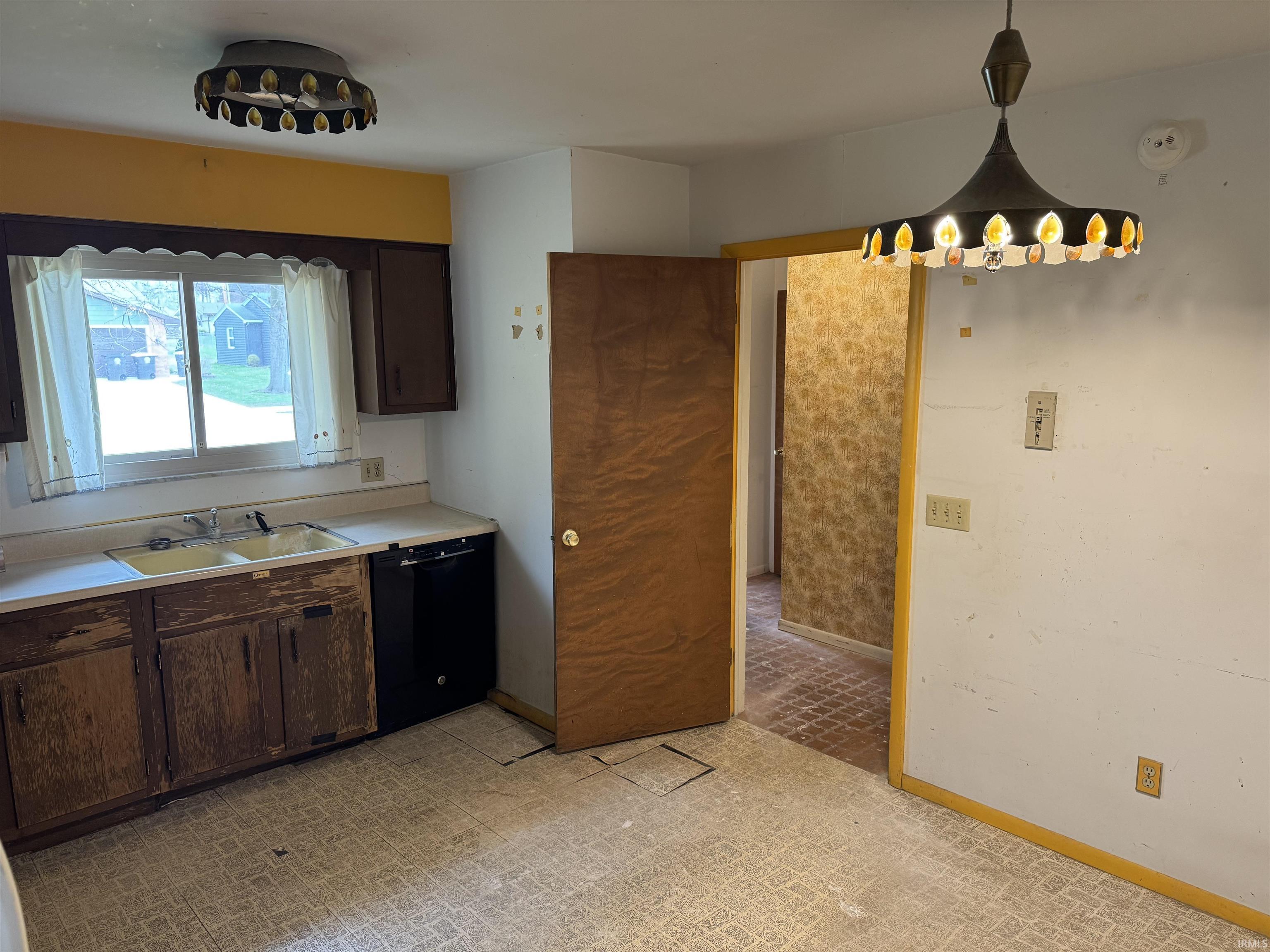 7602 Harcourt Drive Fort Wayne, IN 46835 - Photo 8 of 34