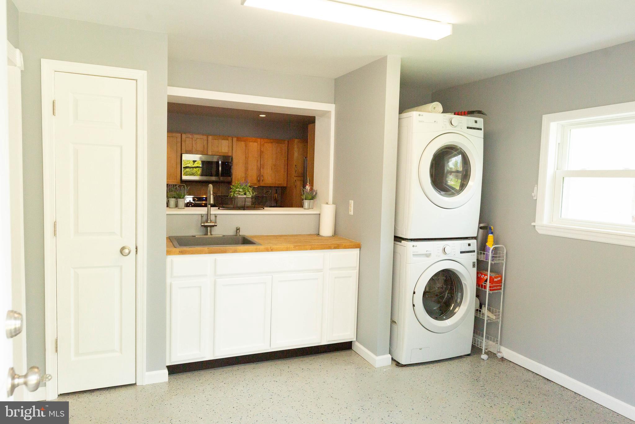 5247 Reels Mill Road Frederick, MD 21704 - Photo 10 of 30 a utility room with dryer and washer