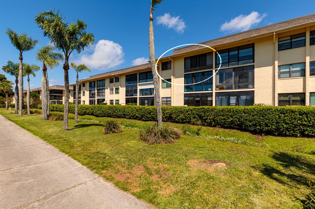 12300 Vonn Road, Unit 6303 Largo, FL 33774 - Photo 23 of 36 a view of a house with a swimming pool