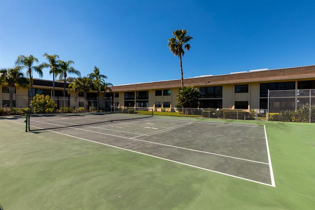 12300 Vonn Road, Unit 6303 Largo, FL 33774 - Photo 34 of 36 a view of a basket ball ground