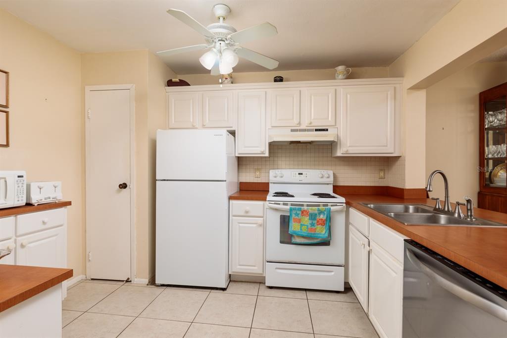 12300 Vonn Road, Unit 6303 Largo, FL 33774 - Photo 10 of 36 a kitchen with a white stove top oven and refrigerator