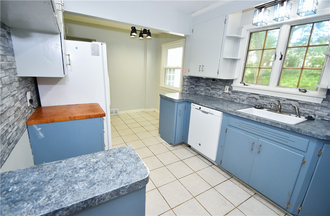 376 Belmeade Road Irondequoit, NY 14617 - Photo 14 of 34