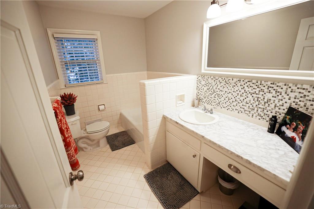 711 Country Club Road Mount Airy, NC 27030 - Photo 16 of 30 Gallery Image 16
