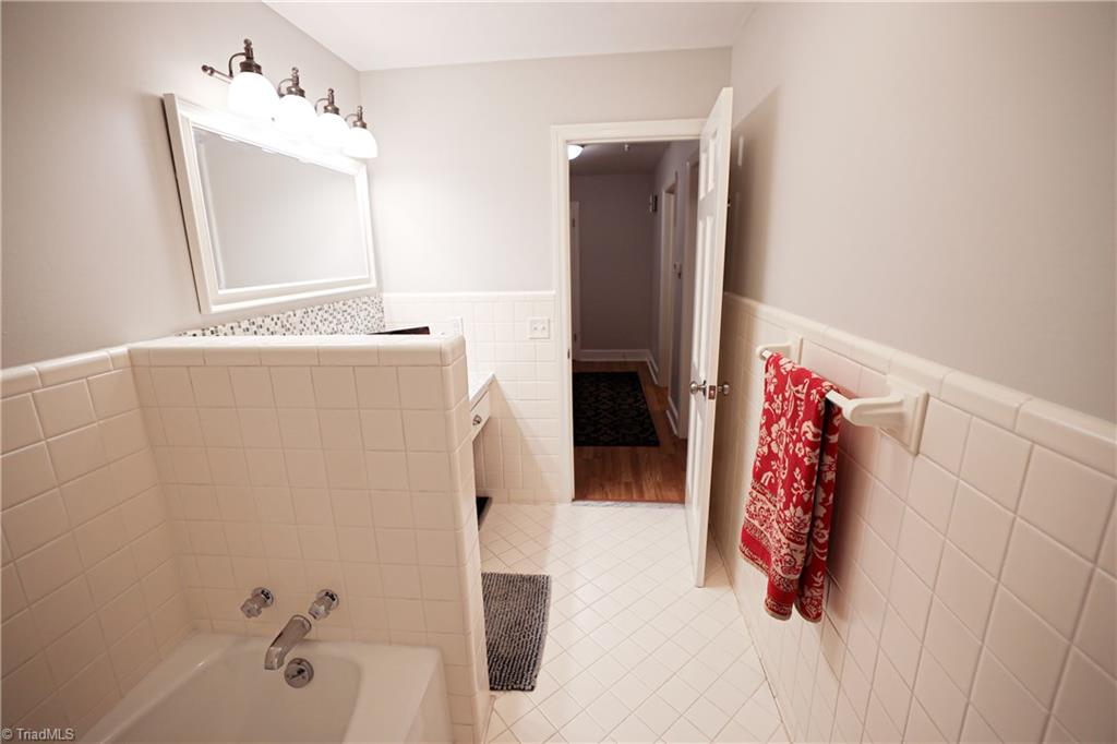 711 Country Club Road Mount Airy, NC 27030 - Photo 17 of 30 Gallery Image 17