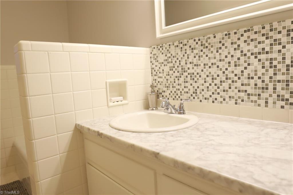 711 Country Club Road Mount Airy, NC 27030 - Photo 18 of 30 Gallery Image 18