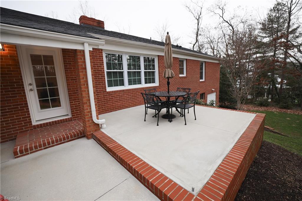 711 Country Club Road Mount Airy, NC 27030 - Photo 4 of 30 Gallery Image 4