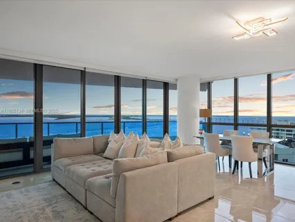 $2,100,000 | 1331 Brickell Bay Drive, Unit 1811, Miami, FL 33131