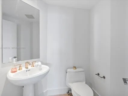 $2,100,000 | 1331 Brickell Bay Drive, Unit 1811, Miami, FL 33131