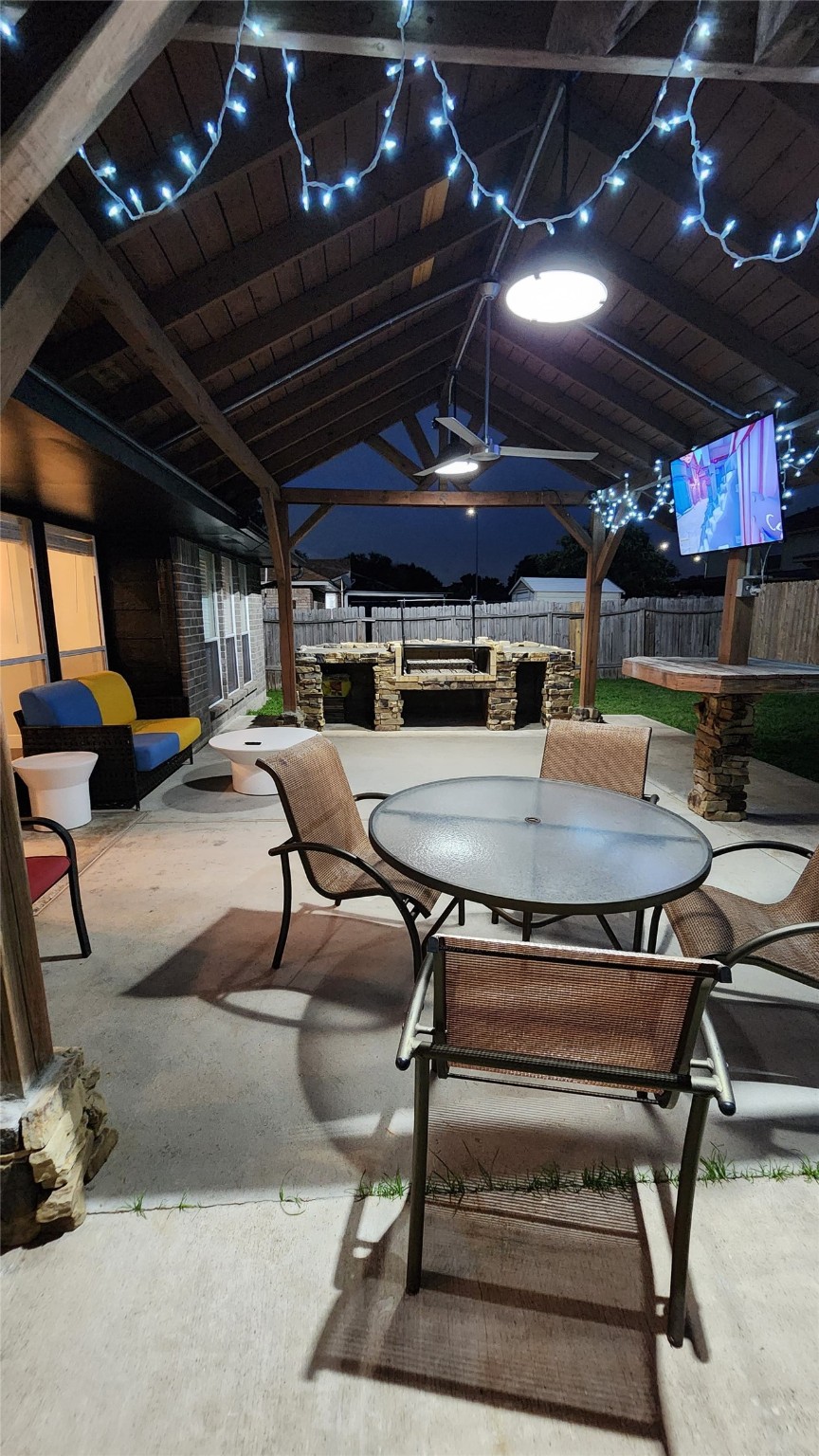 9310 Blackhawk Circle Houston, TX 77075 - Photo 22 of 23 a view of a room with gym equipment