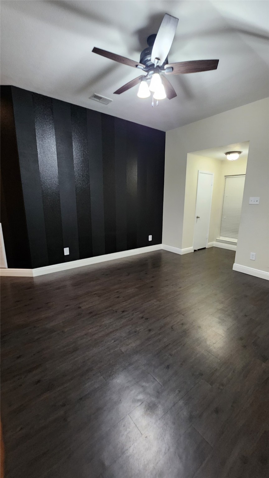 9310 Blackhawk Circle Houston, TX 77075 - Photo 4 of 23 a view of an empty room