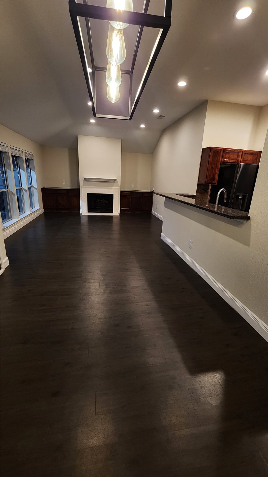 9310 Blackhawk Circle Houston, TX 77075 - Photo 10 of 23 a view of room with furniture and a ceiling fan