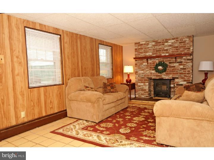 628 Kismet Road Philadelphia, PA 19115 - Photo 12 of 22 Family Room